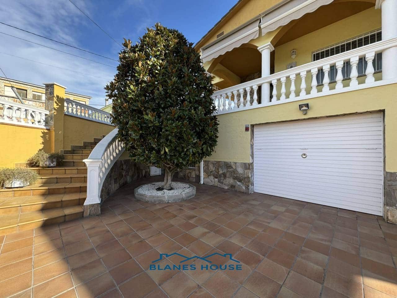 6 soveværelse Villa til salg i Macanet de la Selva med garage - € 399.000 (Ref: 8728954)