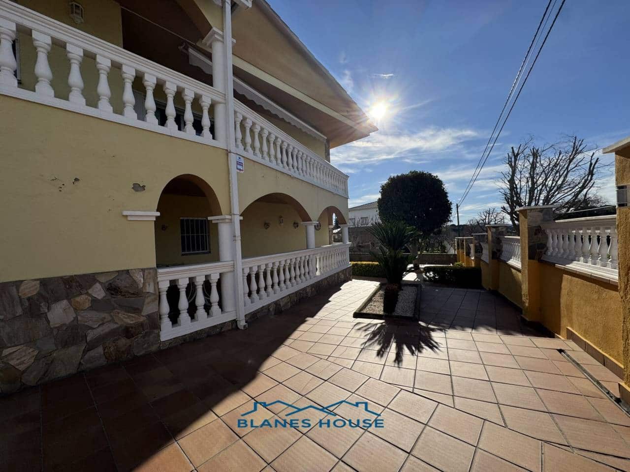 6 soveværelse Villa til salg i Macanet de la Selva med garage - € 399.000 (Ref: 8728954)