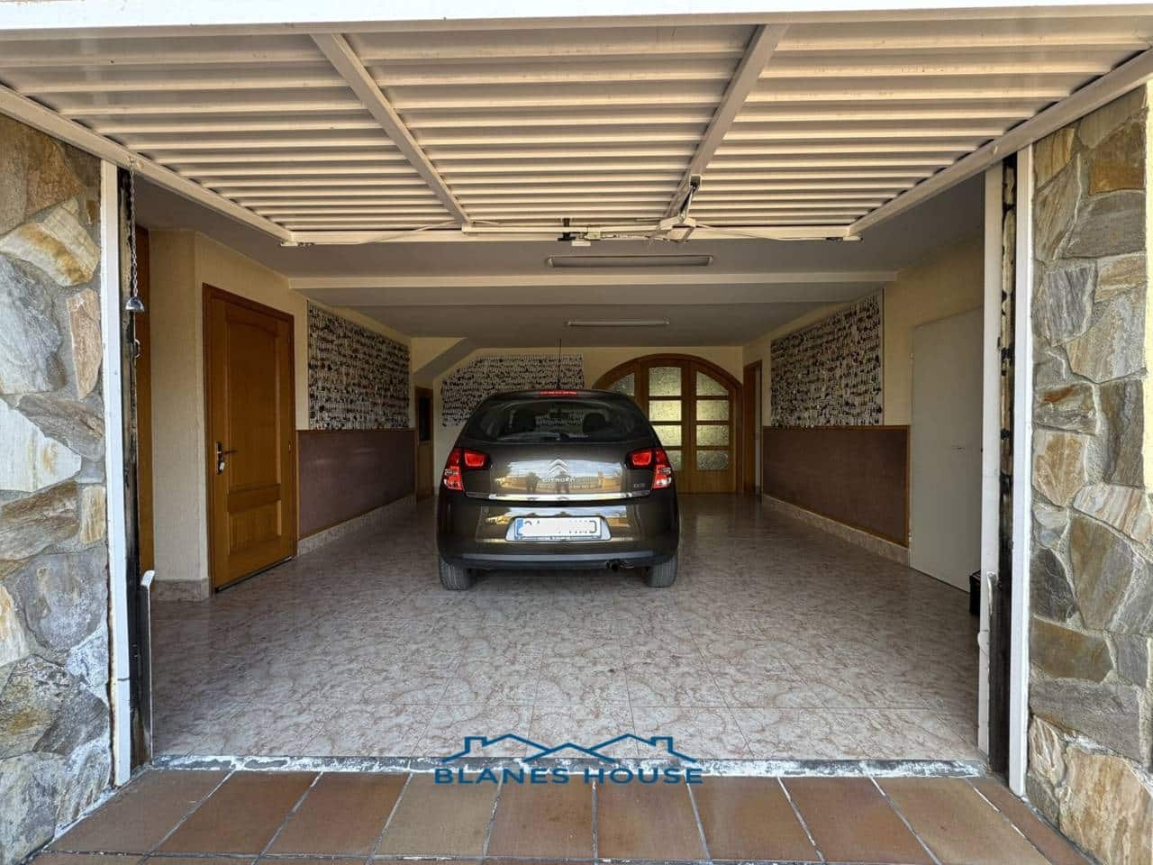 6 soveværelse Villa til salg i Macanet de la Selva med garage - € 399.000 (Ref: 8728954)