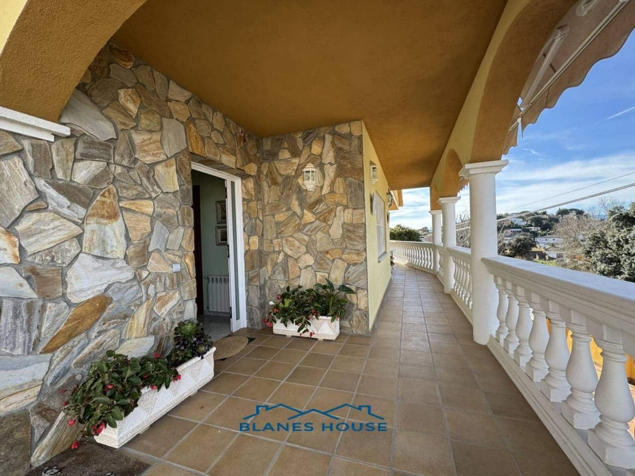 6 soveværelse Villa til salg i Macanet de la Selva med garage - € 399.000 (Ref: 8728954)