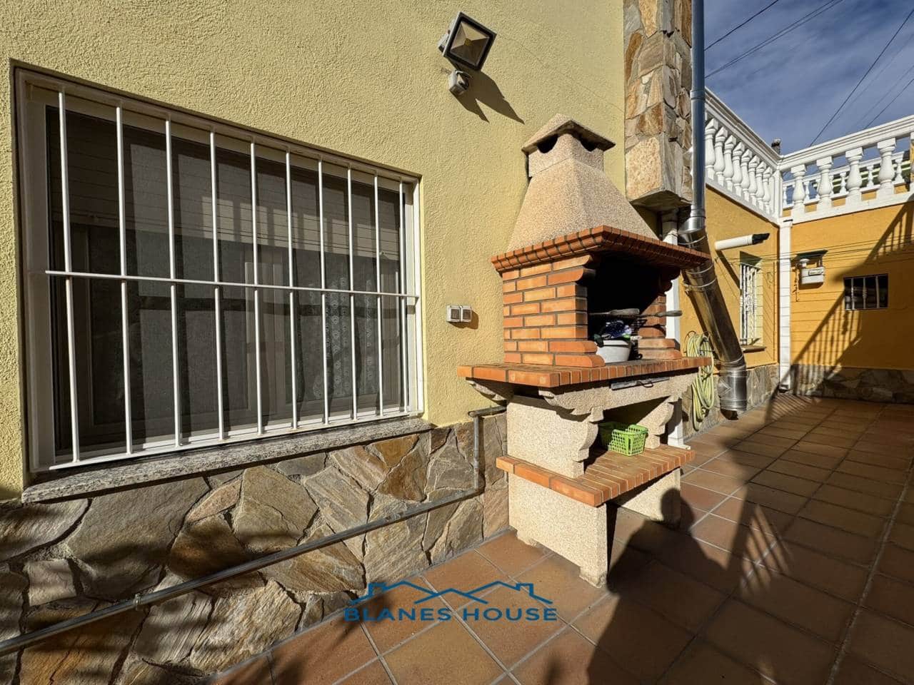 6 soveværelse Villa til salg i Macanet de la Selva med garage - € 399.000 (Ref: 8728954)