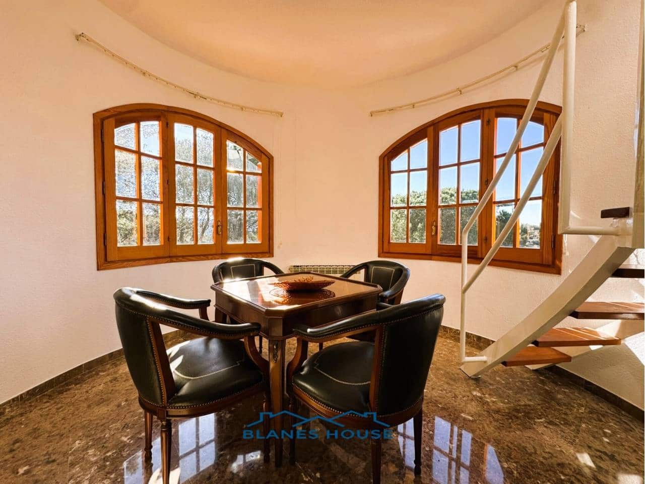 9 soveværelse Finca/Landehus til salg i Sant Feliu de Buixalleu med swimmingpool garage - € 1.250.000 (Ref: 8757232)