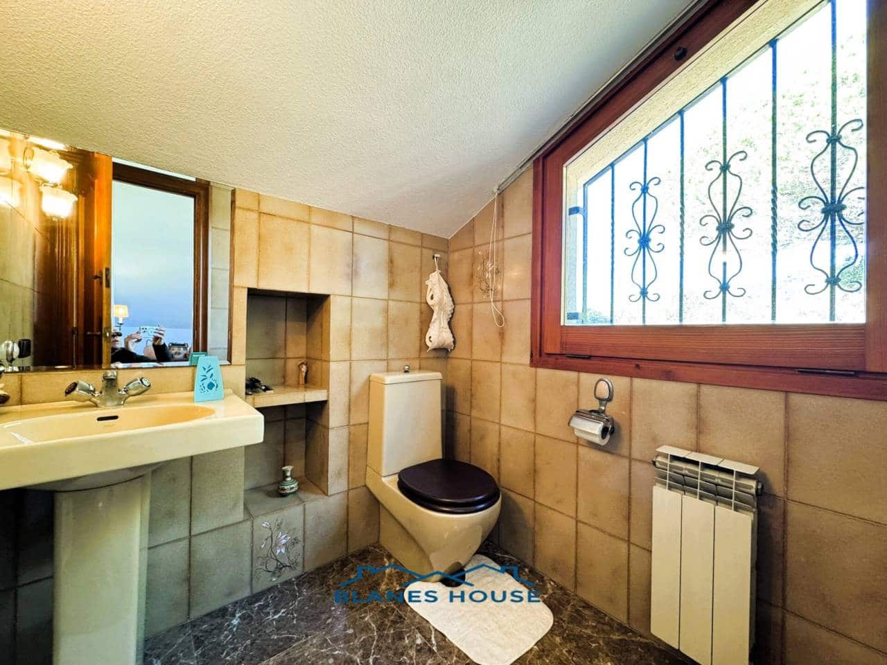 9 soveværelse Finca/Landehus til salg i Sant Feliu de Buixalleu med swimmingpool garage - € 1.250.000 (Ref: 8757232)