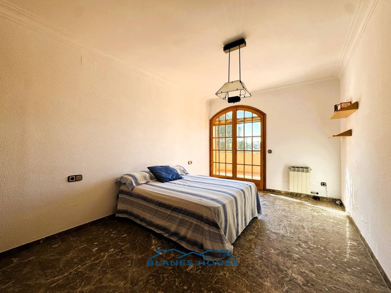 9 soveværelse Finca/Landehus til salg i Sant Feliu de Buixalleu med swimmingpool garage - € 1.250.000 (Ref: 8757232)