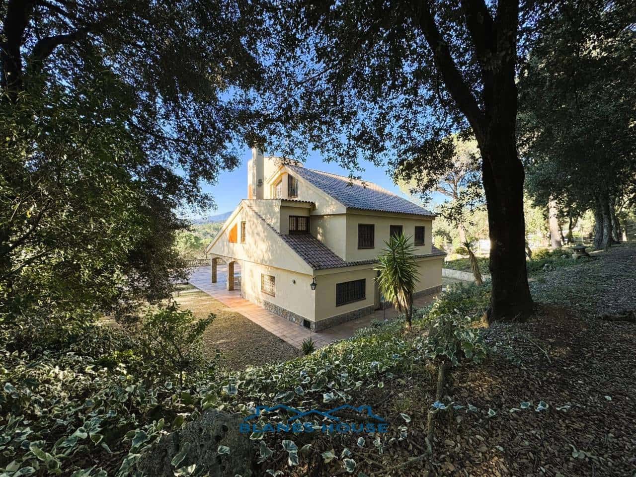 9 soveværelse Finca/Landehus til salg i Sant Feliu de Buixalleu med swimmingpool garage - € 1.250.000 (Ref: 8757232)