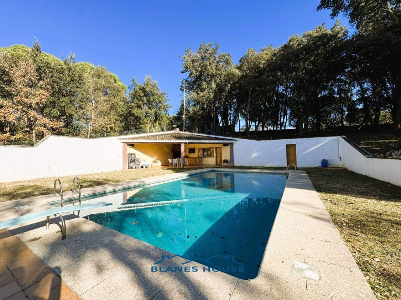 9 soveværelse Finca/Landehus til salg i Sant Feliu de Buixalleu med swimmingpool garage - € 1.250.000 (Ref: 8757232)