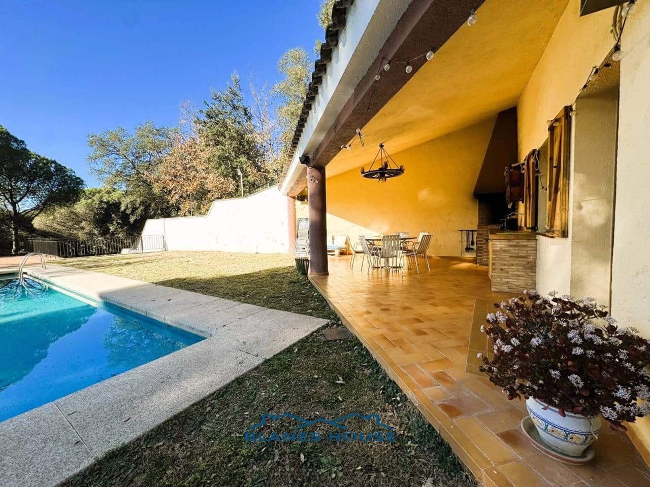 9 soveværelse Finca/Landehus til salg i Sant Feliu de Buixalleu med swimmingpool garage - € 1.250.000 (Ref: 8757232)