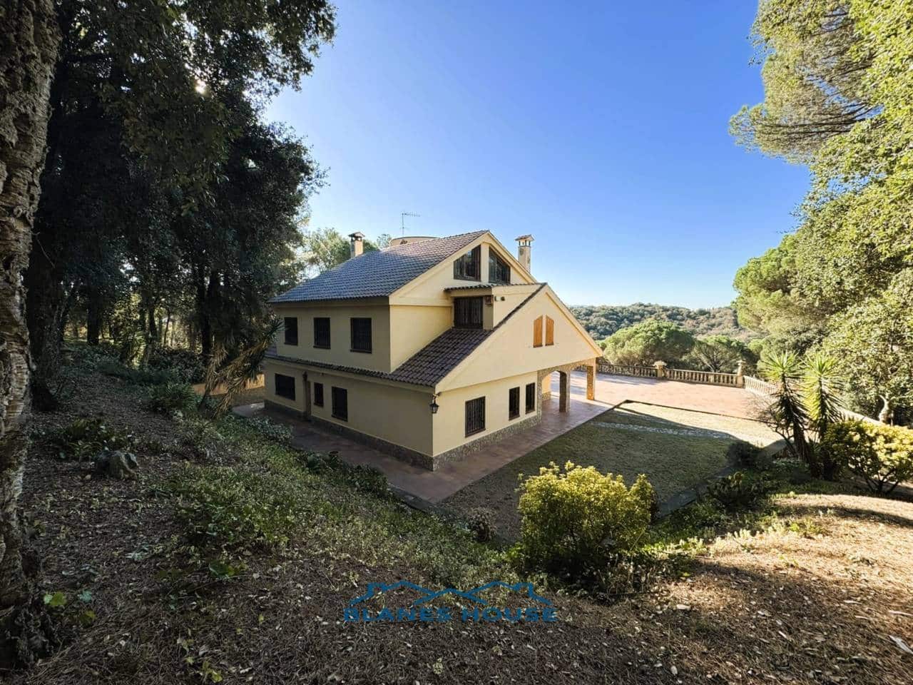 9 soveværelse Finca/Landehus til salg i Sant Feliu de Buixalleu med swimmingpool garage - € 1.250.000 (Ref: 8757232)