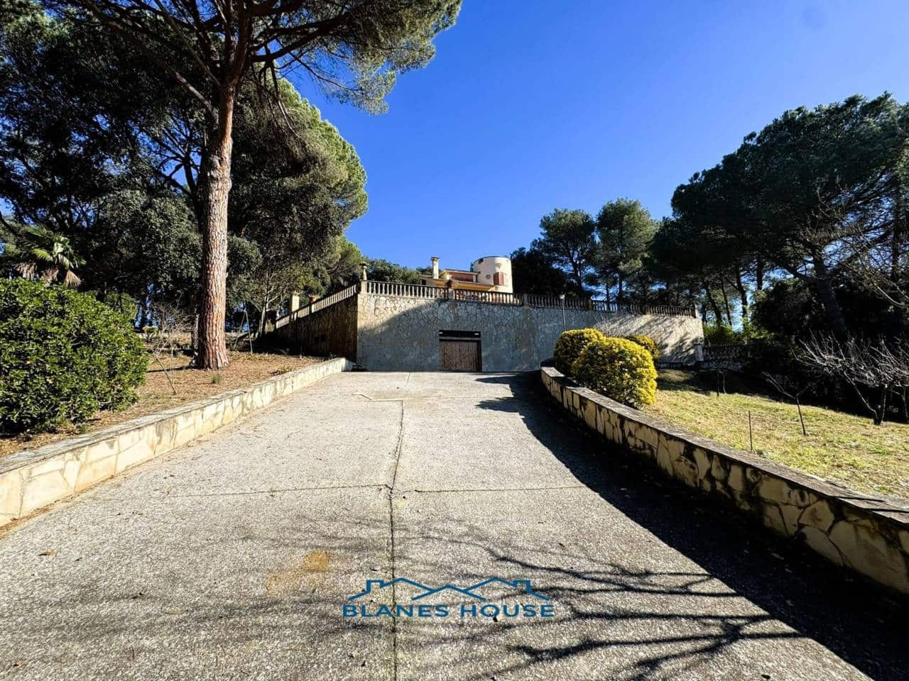 9 soveværelse Finca/Landehus til salg i Sant Feliu de Buixalleu med swimmingpool garage - € 1.250.000 (Ref: 8757232)