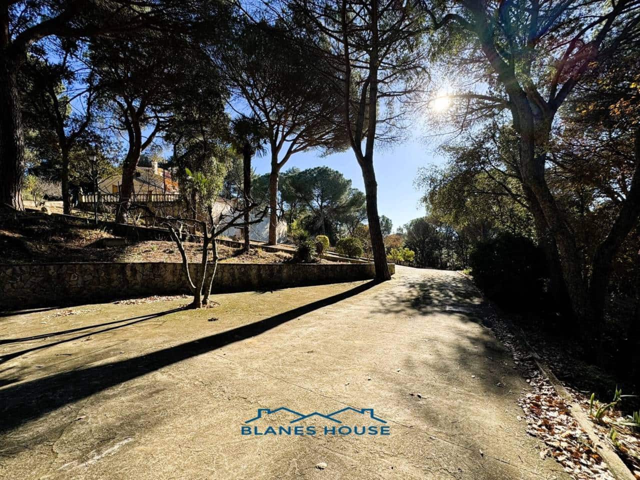 9 soveværelse Finca/Landehus til salg i Sant Feliu de Buixalleu med swimmingpool garage - € 1.250.000 (Ref: 8757232)