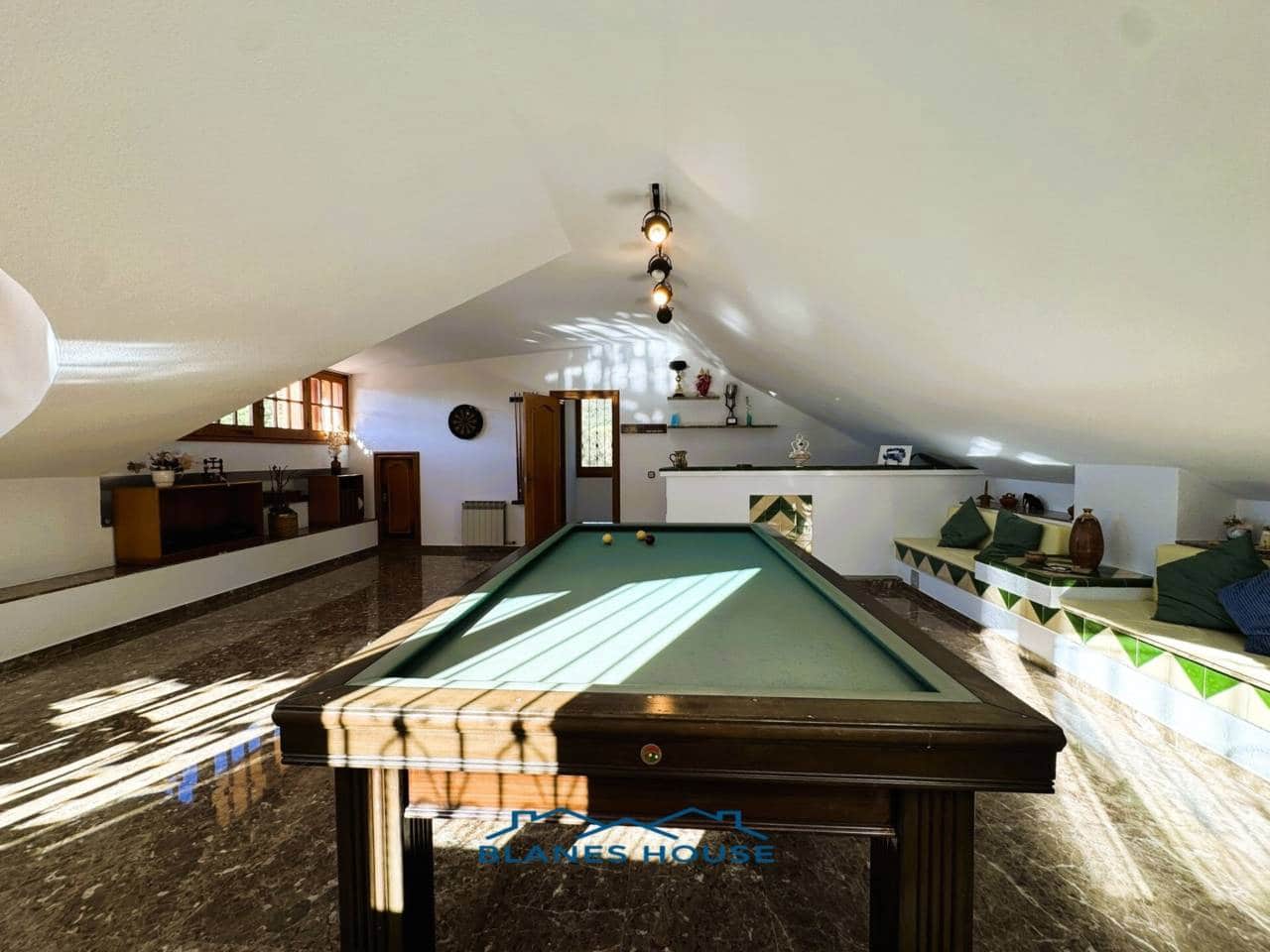 9 soveværelse Finca/Landehus til salg i Sant Feliu de Buixalleu med swimmingpool garage - € 1.250.000 (Ref: 8757232)