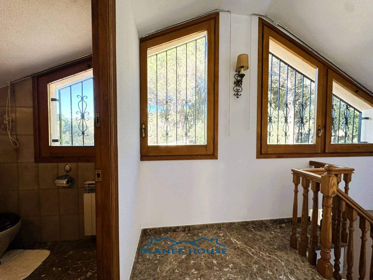 9 soveværelse Finca/Landehus til salg i Sant Feliu de Buixalleu med swimmingpool garage - € 1.250.000 (Ref: 8757232)