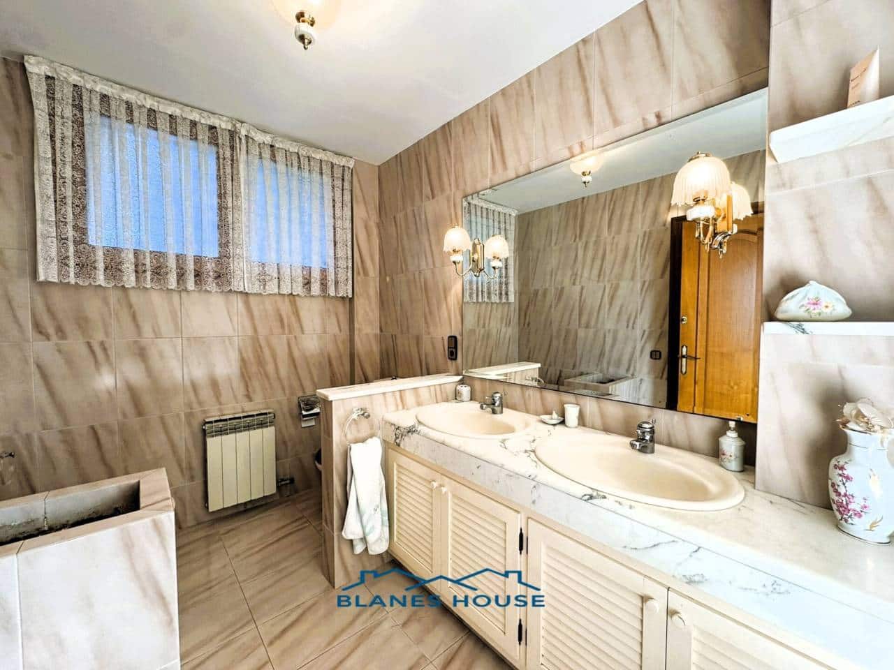 9 soveværelse Finca/Landehus til salg i Sant Feliu de Buixalleu med swimmingpool garage - € 1.250.000 (Ref: 8757232)