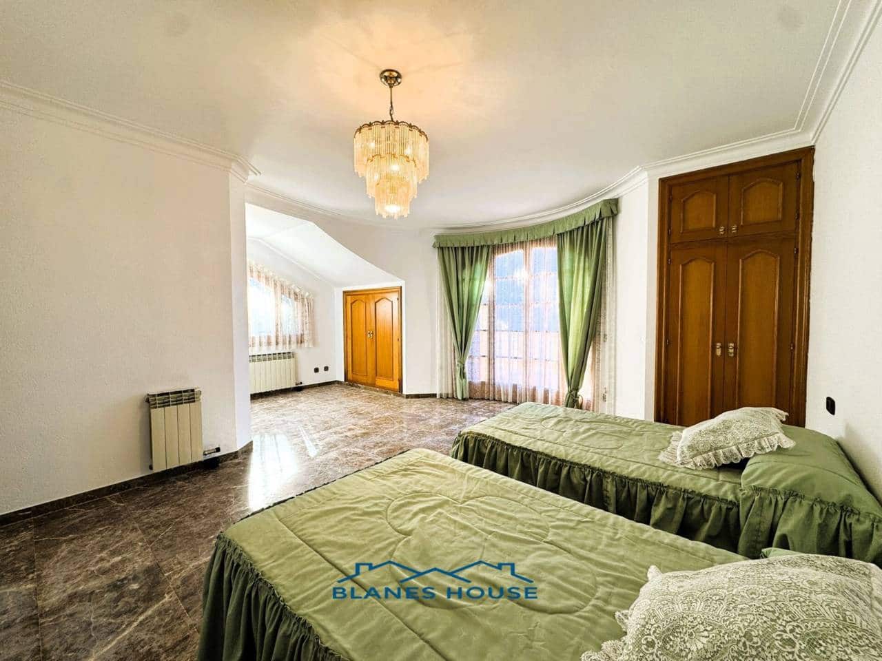 9 soveværelse Finca/Landehus til salg i Sant Feliu de Buixalleu med swimmingpool garage - € 1.250.000 (Ref: 8757232)