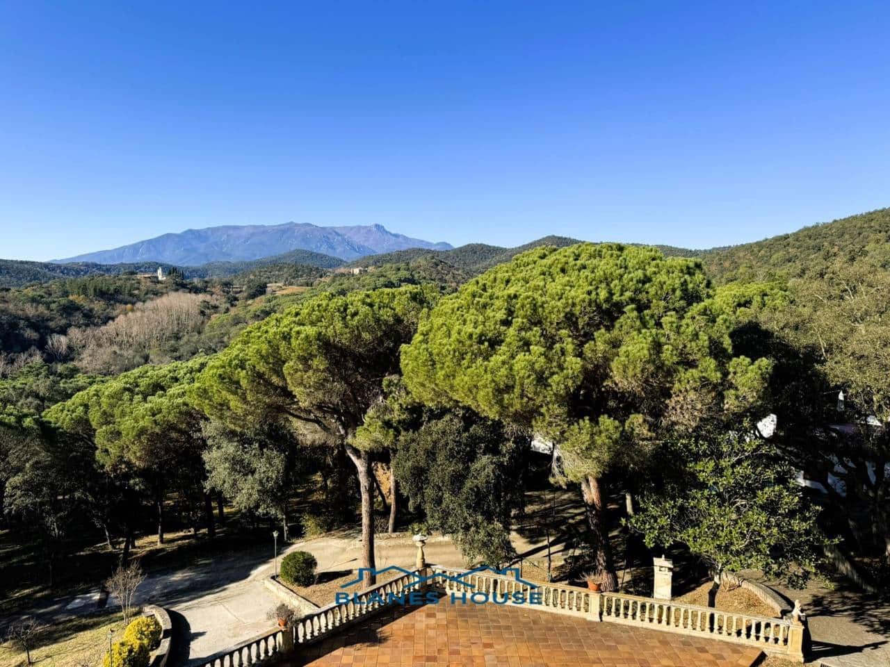 9 soveværelse Finca/Landehus til salg i Sant Feliu de Buixalleu med swimmingpool garage - € 1.250.000 (Ref: 8757232)