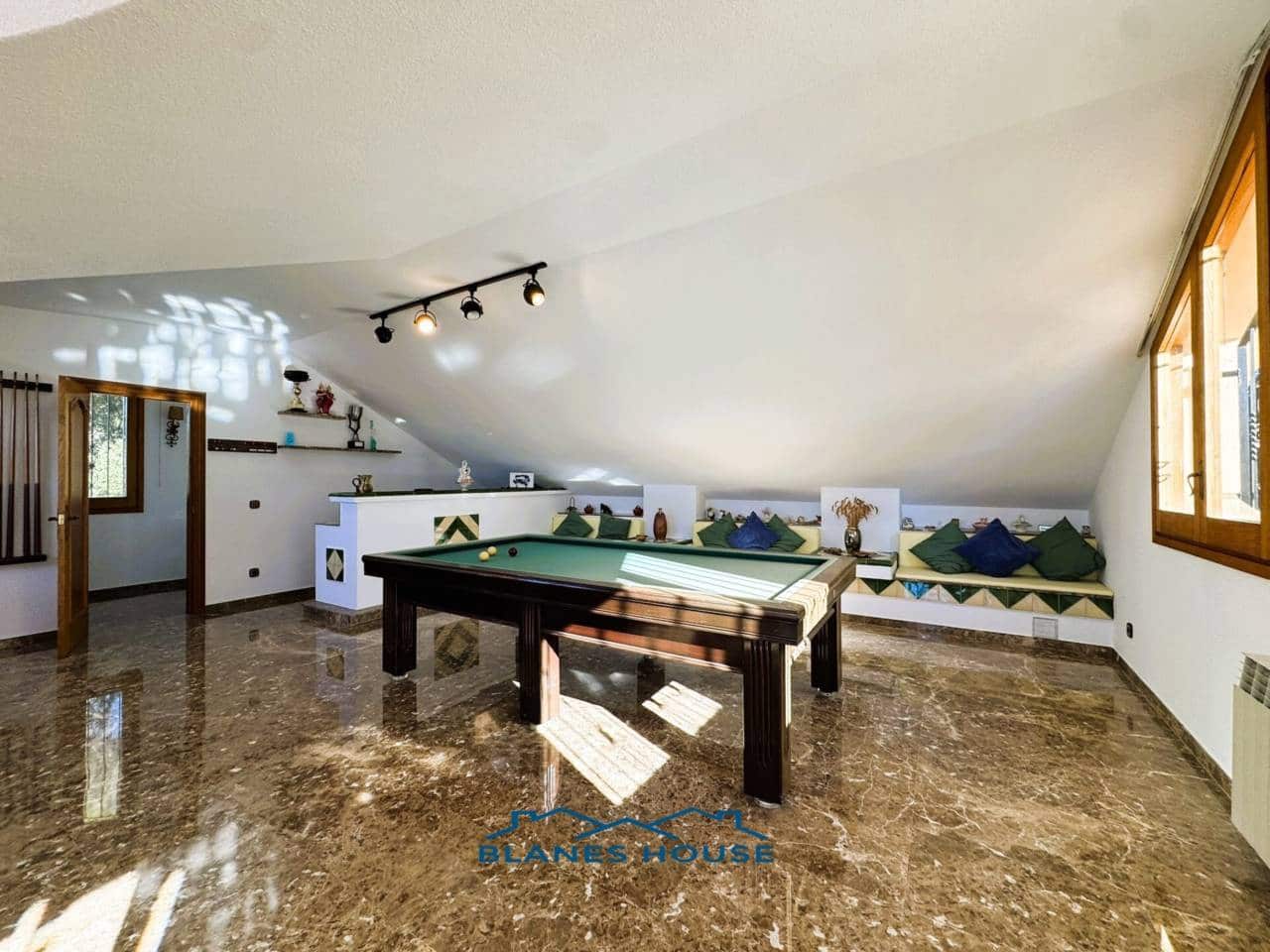 9 soveværelse Finca/Landehus til salg i Sant Feliu de Buixalleu med swimmingpool garage - € 1.250.000 (Ref: 8757232)