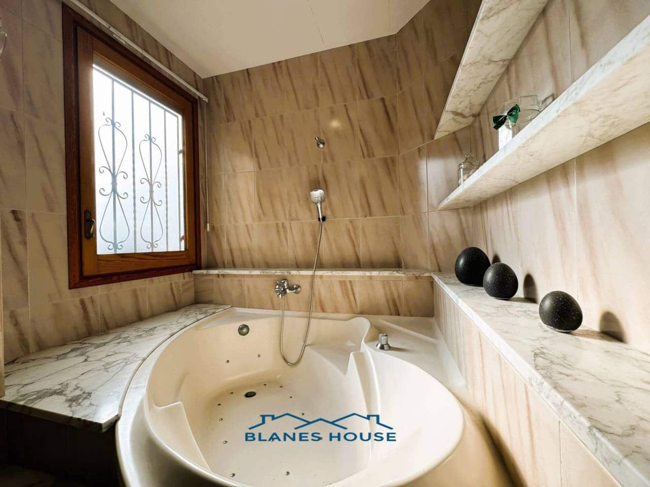 9 soveværelse Finca/Landehus til salg i Sant Feliu de Buixalleu med swimmingpool garage - € 1.250.000 (Ref: 8757232)