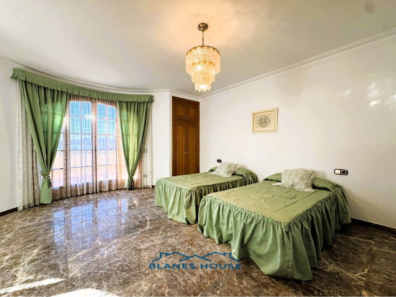 9 soveværelse Finca/Landehus til salg i Sant Feliu de Buixalleu med swimmingpool garage - € 1.250.000 (Ref: 8757232)