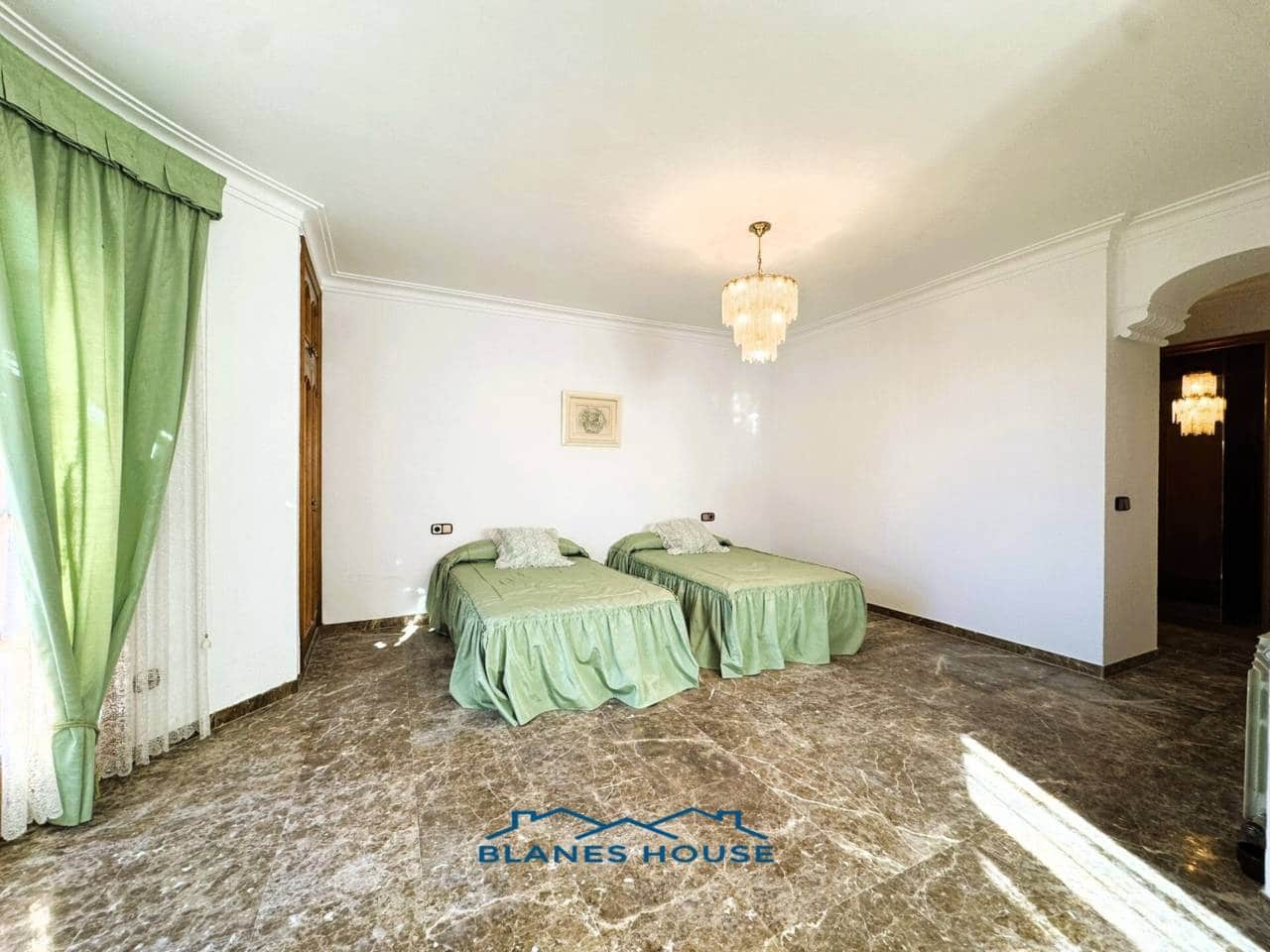 9 soveværelse Finca/Landehus til salg i Sant Feliu de Buixalleu med swimmingpool garage - € 1.250.000 (Ref: 8757232)