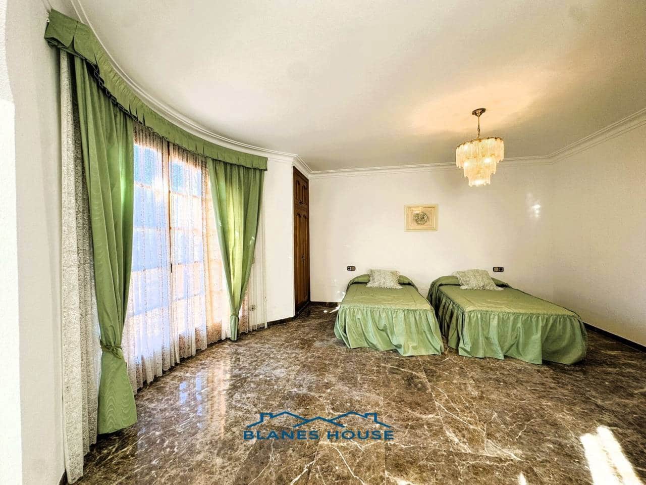 9 soveværelse Finca/Landehus til salg i Sant Feliu de Buixalleu med swimmingpool garage - € 1.250.000 (Ref: 8757232)