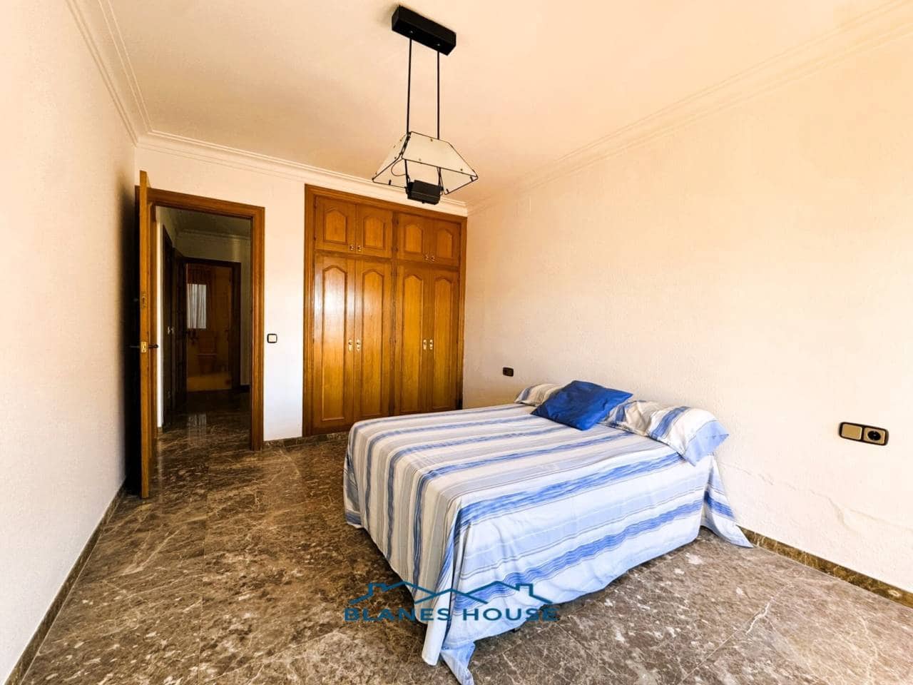 9 soveværelse Finca/Landehus til salg i Sant Feliu de Buixalleu med swimmingpool garage - € 1.250.000 (Ref: 8757232)