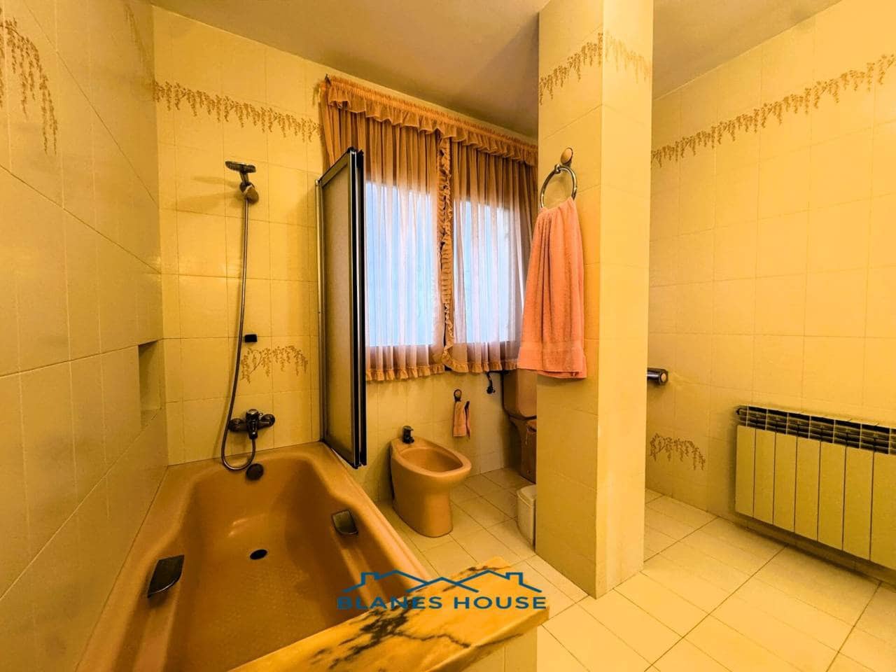 9 soveværelse Finca/Landehus til salg i Sant Feliu de Buixalleu med swimmingpool garage - € 1.250.000 (Ref: 8757232)