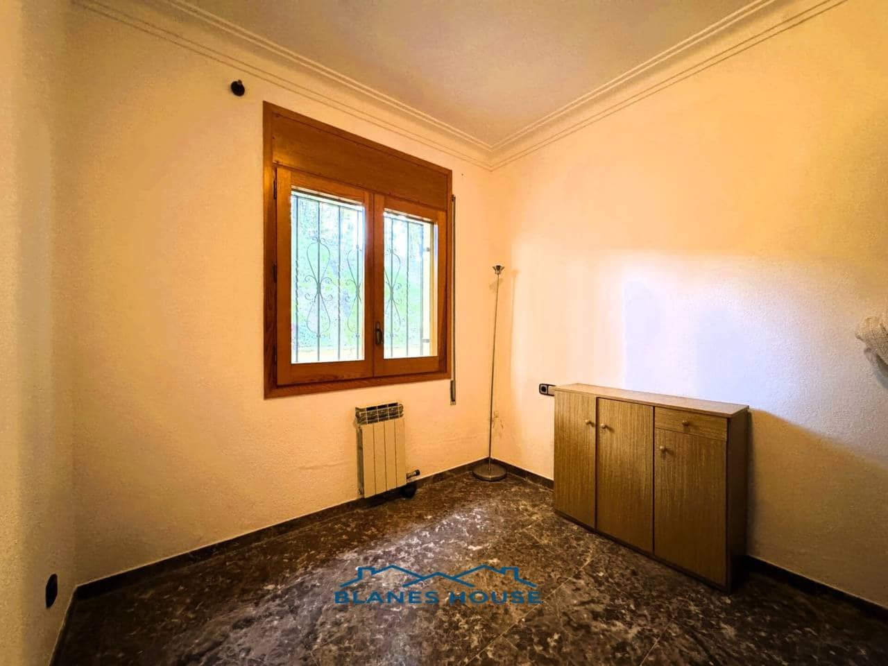 9 soveværelse Finca/Landehus til salg i Sant Feliu de Buixalleu med swimmingpool garage - € 1.250.000 (Ref: 8757232)