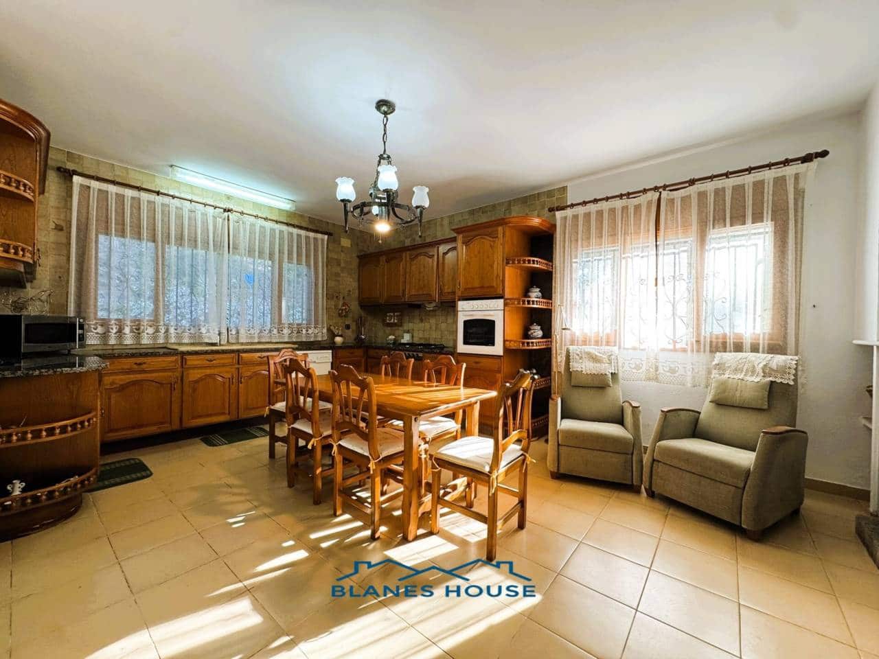 9 soveværelse Finca/Landehus til salg i Sant Feliu de Buixalleu med swimmingpool garage - € 1.250.000 (Ref: 8757232)