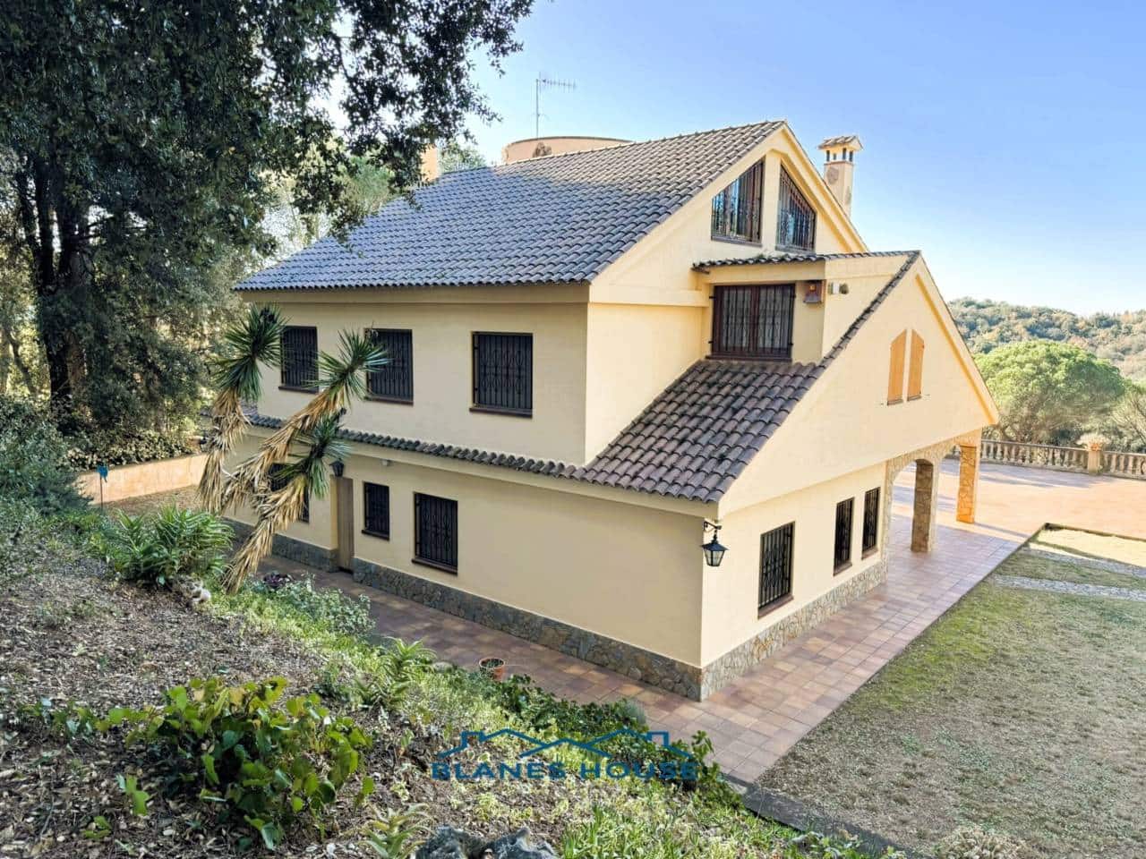 9 soveværelse Finca/Landehus til salg i Sant Feliu de Buixalleu med swimmingpool garage - € 1.250.000 (Ref: 8757232)