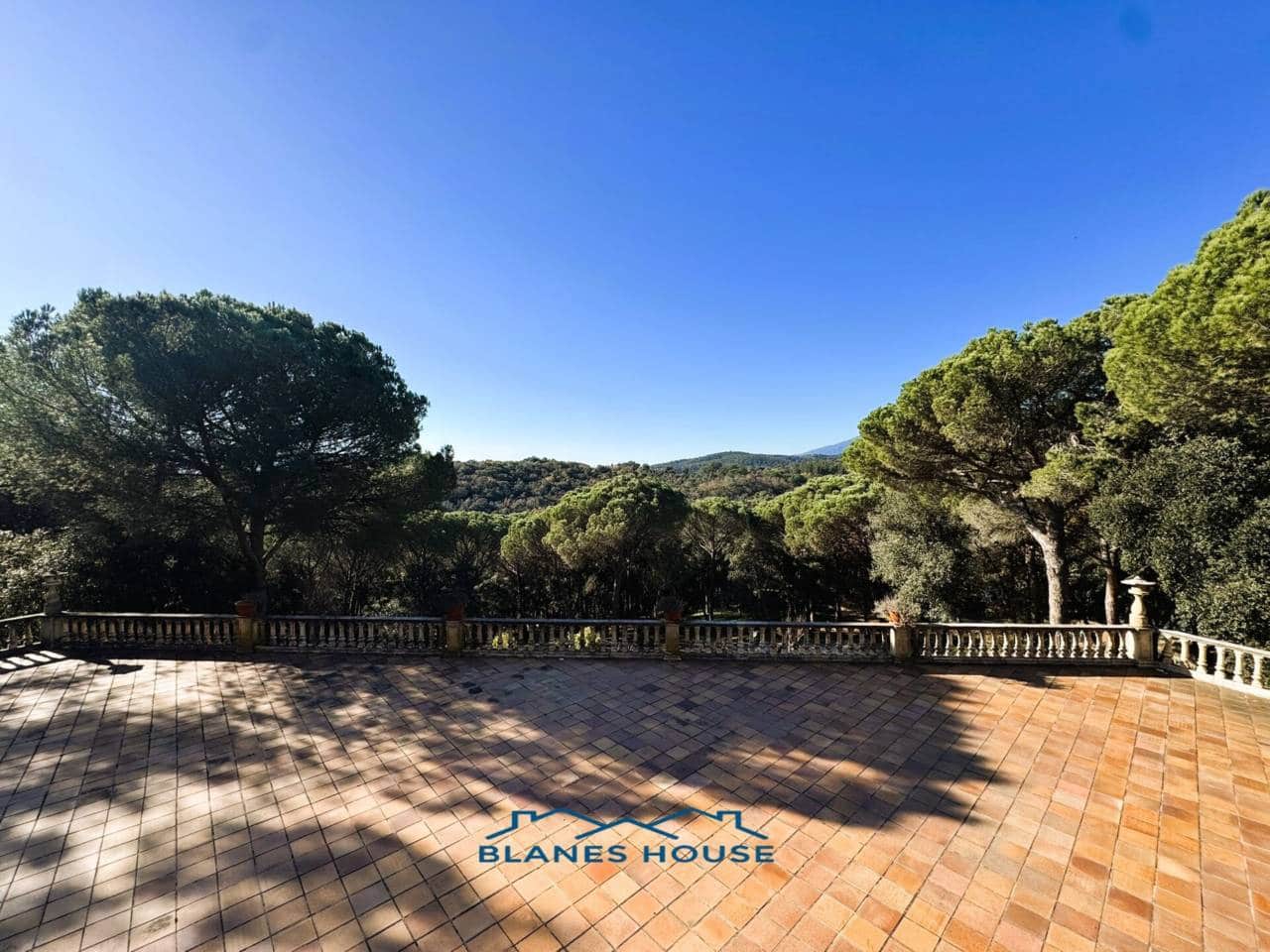 9 soveværelse Finca/Landehus til salg i Sant Feliu de Buixalleu med swimmingpool garage - € 1.250.000 (Ref: 8757232)