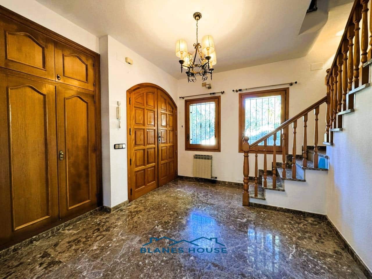 9 soveværelse Finca/Landehus til salg i Sant Feliu de Buixalleu med swimmingpool garage - € 1.250.000 (Ref: 8757232)