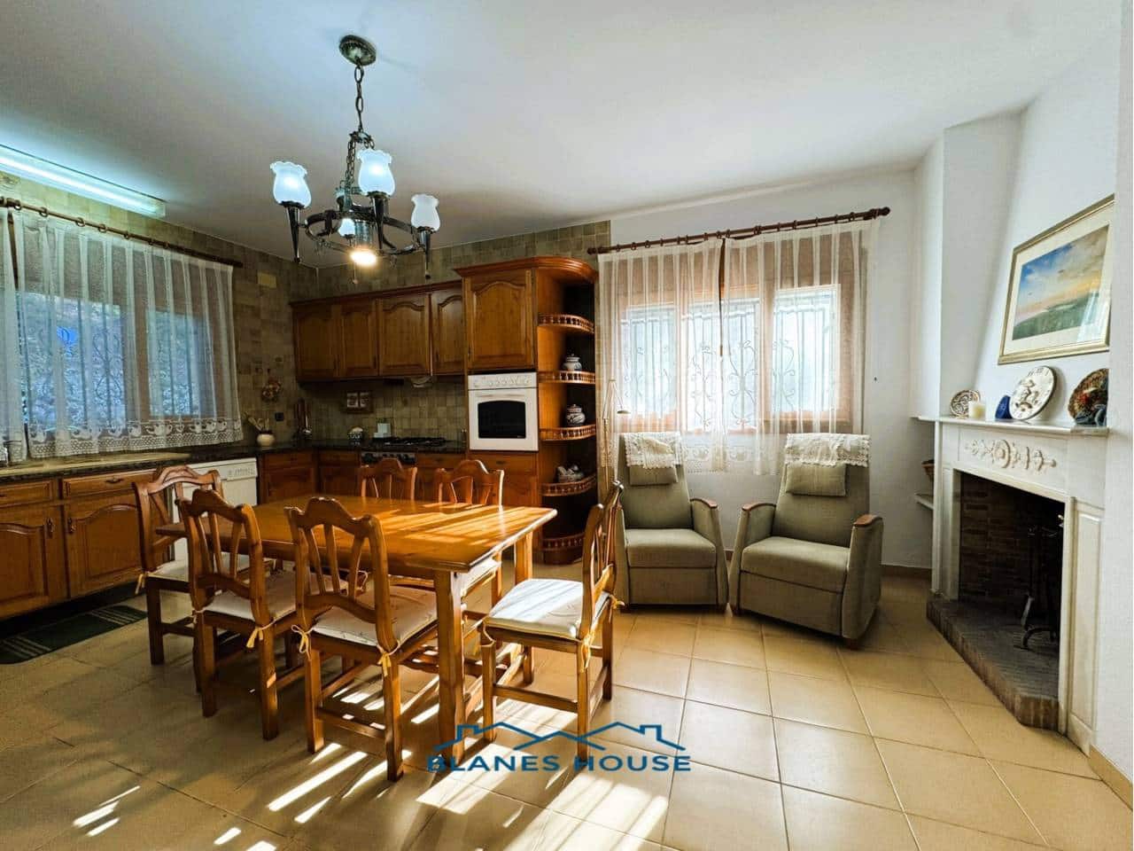 9 soveværelse Finca/Landehus til salg i Sant Feliu de Buixalleu med swimmingpool garage - € 1.250.000 (Ref: 8757232)