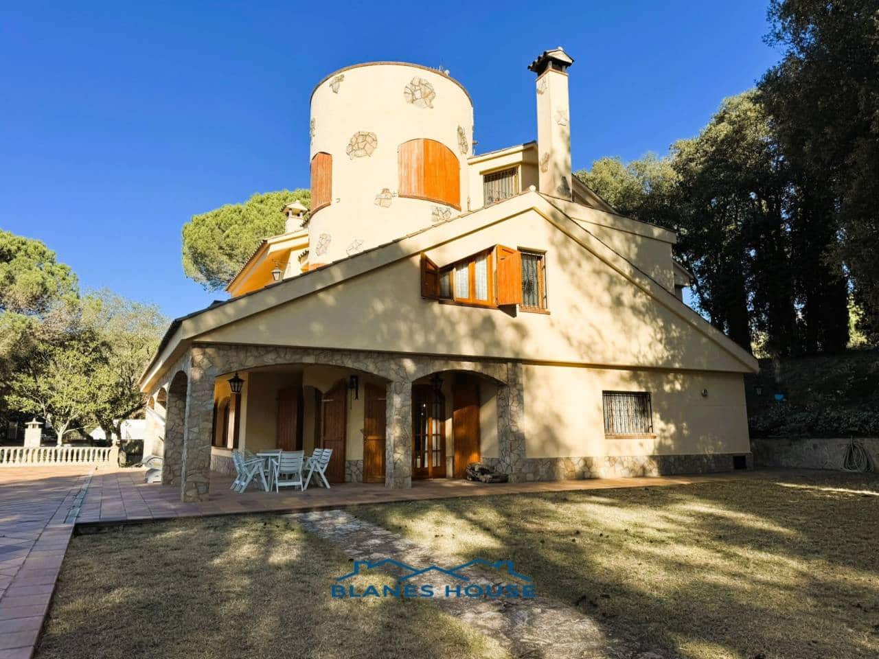 9 soveværelse Finca/Landehus til salg i Sant Feliu de Buixalleu med swimmingpool garage - € 1.250.000 (Ref: 8757232)