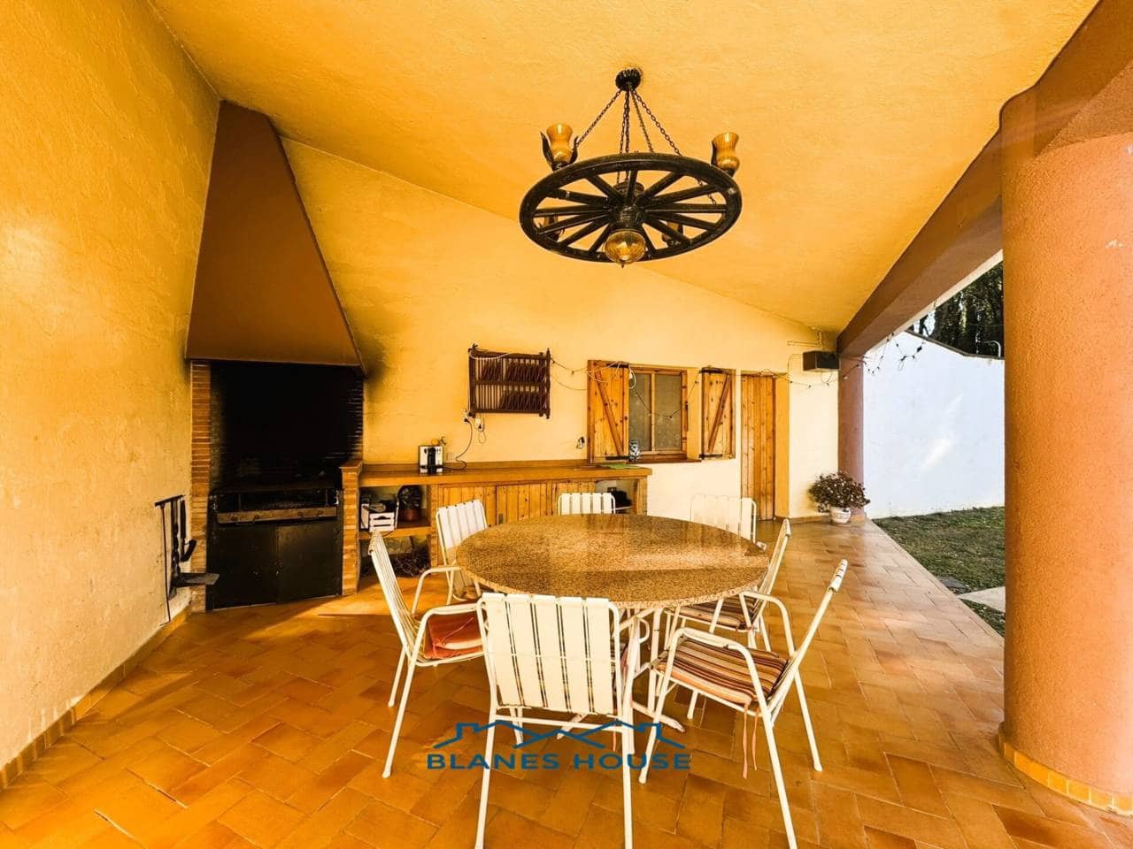 9 soveværelse Finca/Landehus til salg i Sant Feliu de Buixalleu med swimmingpool garage - € 1.250.000 (Ref: 8757232)