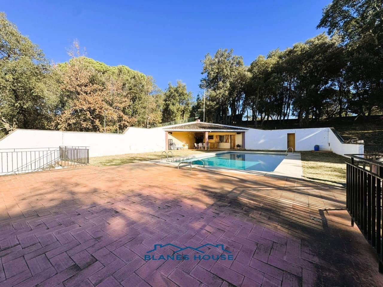 9 soveværelse Finca/Landehus til salg i Sant Feliu de Buixalleu med swimmingpool garage - € 1.250.000 (Ref: 8757232)