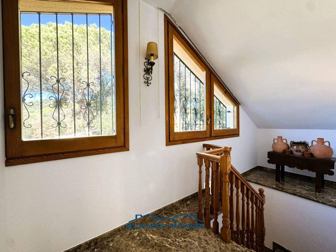 9 soveværelse Finca/Landehus til salg i Sant Feliu de Buixalleu med swimmingpool garage - € 1.250.000 (Ref: 8757232)