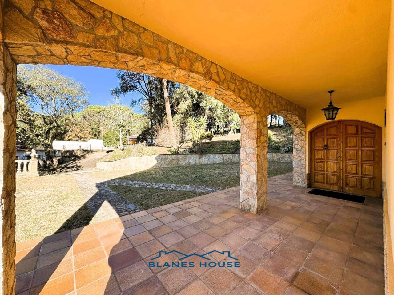 9 soveværelse Finca/Landehus til salg i Sant Feliu de Buixalleu med swimmingpool garage - € 1.250.000 (Ref: 8757232)