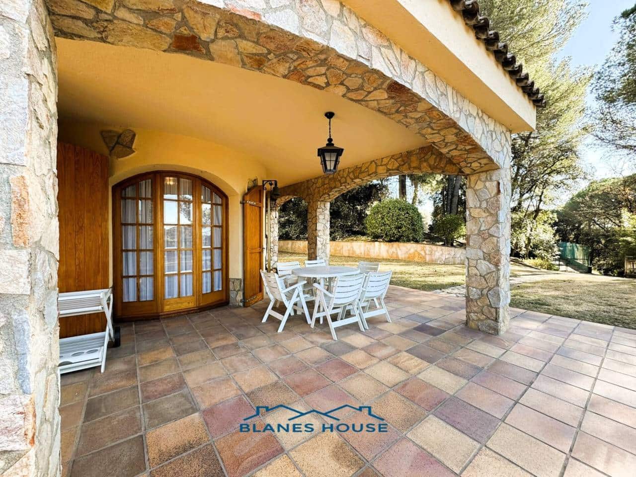 9 soveværelse Finca/Landehus til salg i Sant Feliu de Buixalleu med swimmingpool garage - € 1.250.000 (Ref: 8757232)