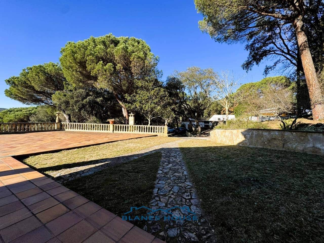 9 soveværelse Finca/Landehus til salg i Sant Feliu de Buixalleu med swimmingpool garage - € 1.250.000 (Ref: 8757232)