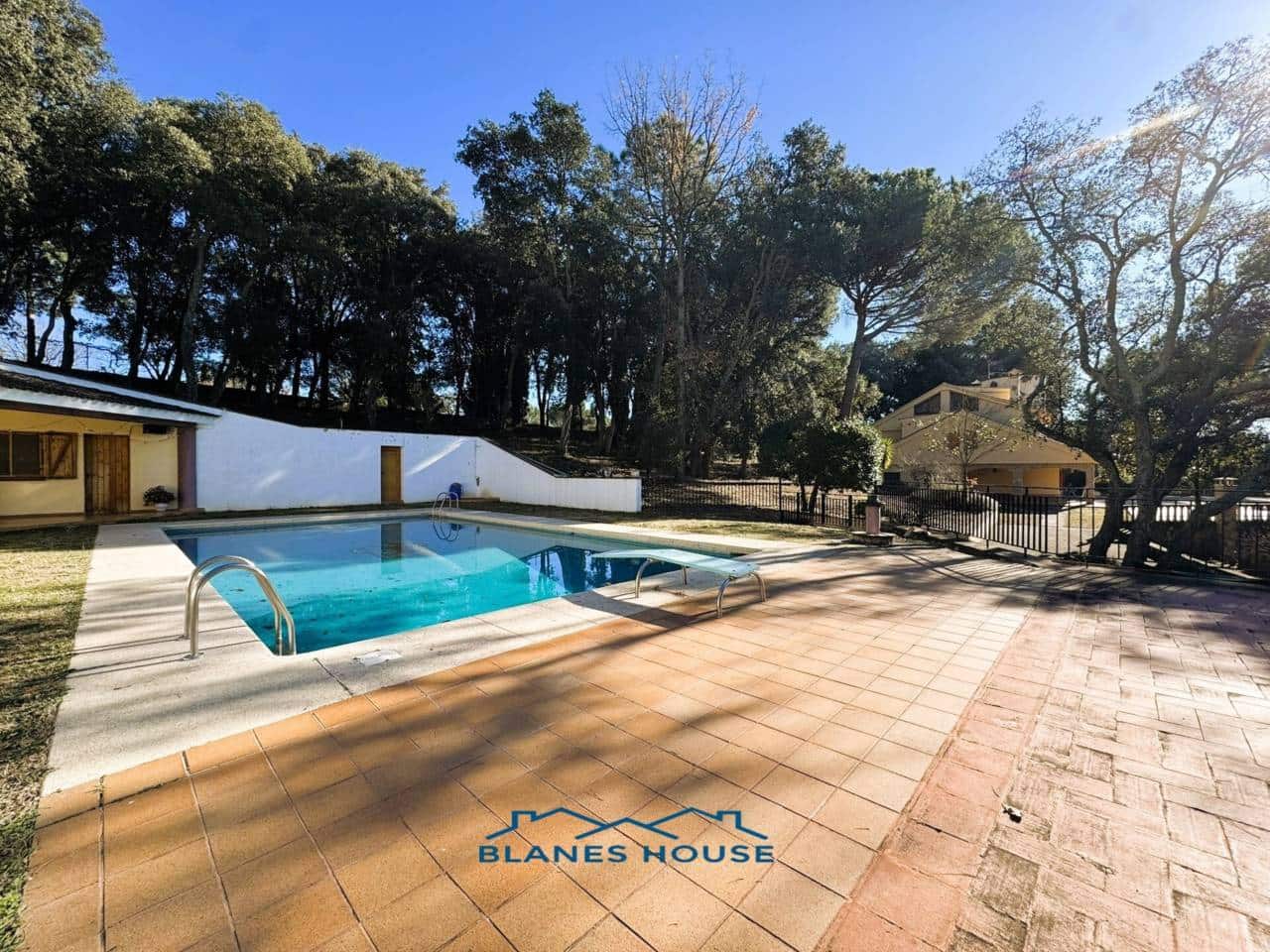 9 soveværelse Finca/Landehus til salg i Sant Feliu de Buixalleu med swimmingpool garage - € 1.250.000 (Ref: 8757232)