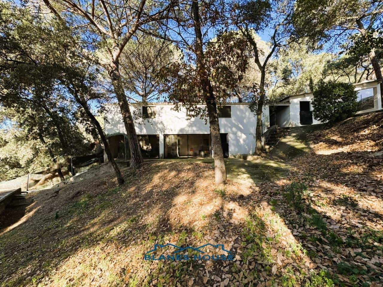 9 soveværelse Finca/Landehus til salg i Sant Feliu de Buixalleu med swimmingpool garage - € 1.250.000 (Ref: 8757232)