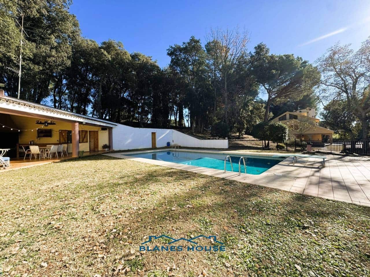 9 soveværelse Finca/Landehus til salg i Sant Feliu de Buixalleu med swimmingpool garage - € 1.250.000 (Ref: 8757232)
