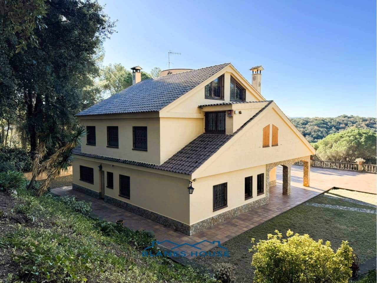 9 soveværelse Finca/Landehus til salg i Sant Feliu de Buixalleu med swimmingpool garage - € 1.250.000 (Ref: 8757232)