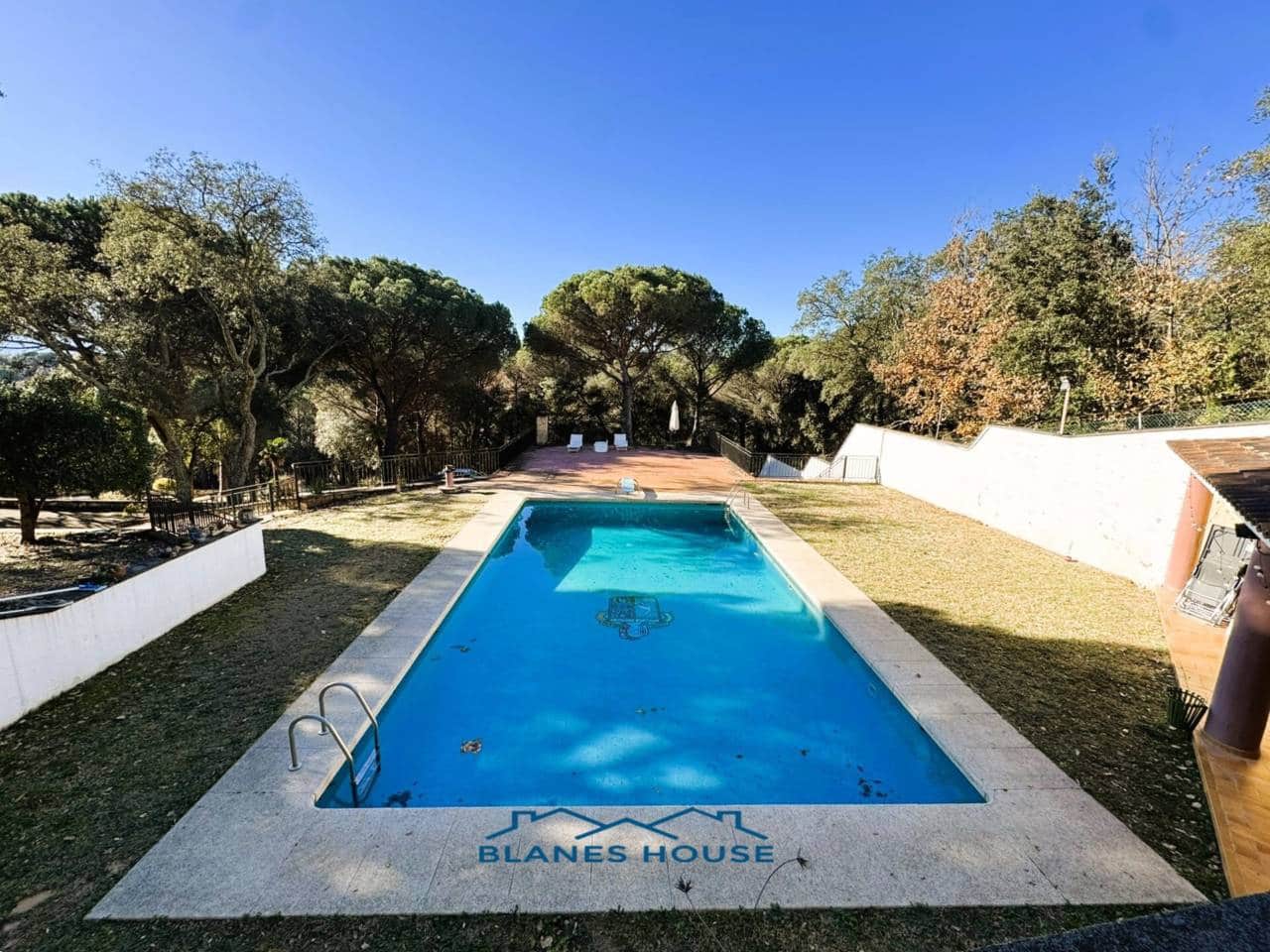 9 soveværelse Finca/Landehus til salg i Sant Feliu de Buixalleu med swimmingpool garage - € 1.250.000 (Ref: 8757232)