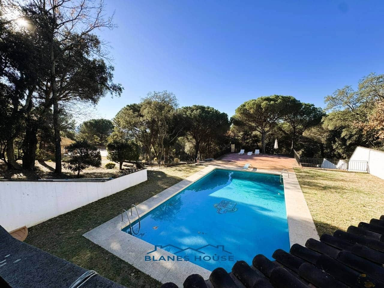 9 soveværelse Finca/Landehus til salg i Sant Feliu de Buixalleu med swimmingpool garage - € 1.250.000 (Ref: 8757232)