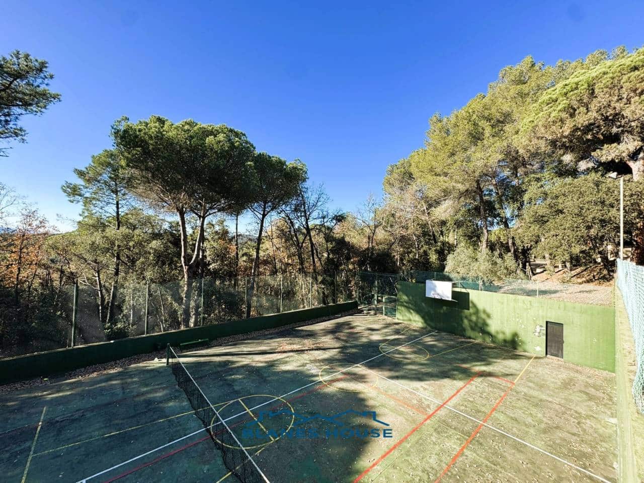 9 soveværelse Finca/Landehus til salg i Sant Feliu de Buixalleu med swimmingpool garage - € 1.250.000 (Ref: 8757232)