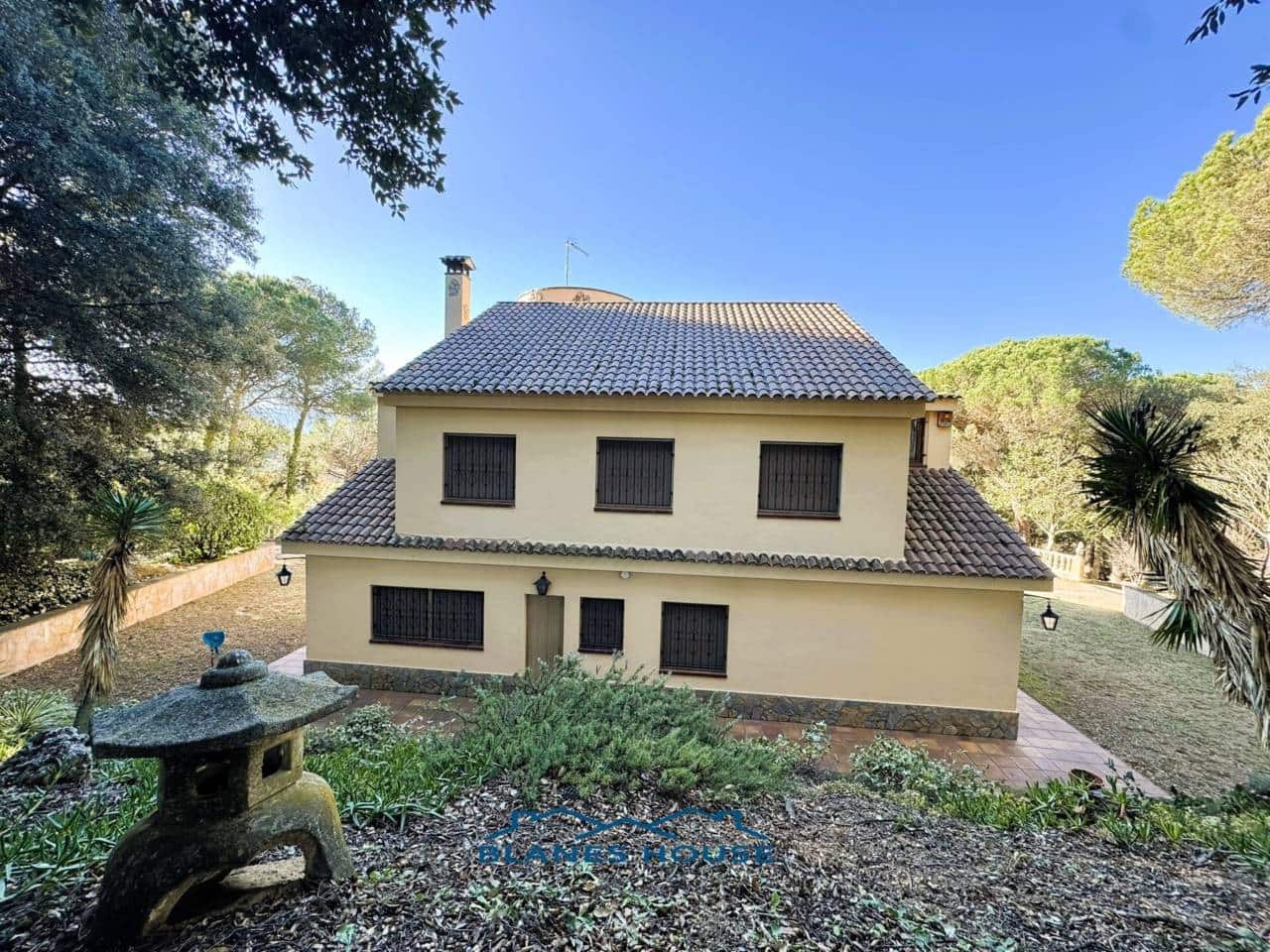 9 soveværelse Finca/Landehus til salg i Sant Feliu de Buixalleu med swimmingpool garage - € 1.250.000 (Ref: 8757232)