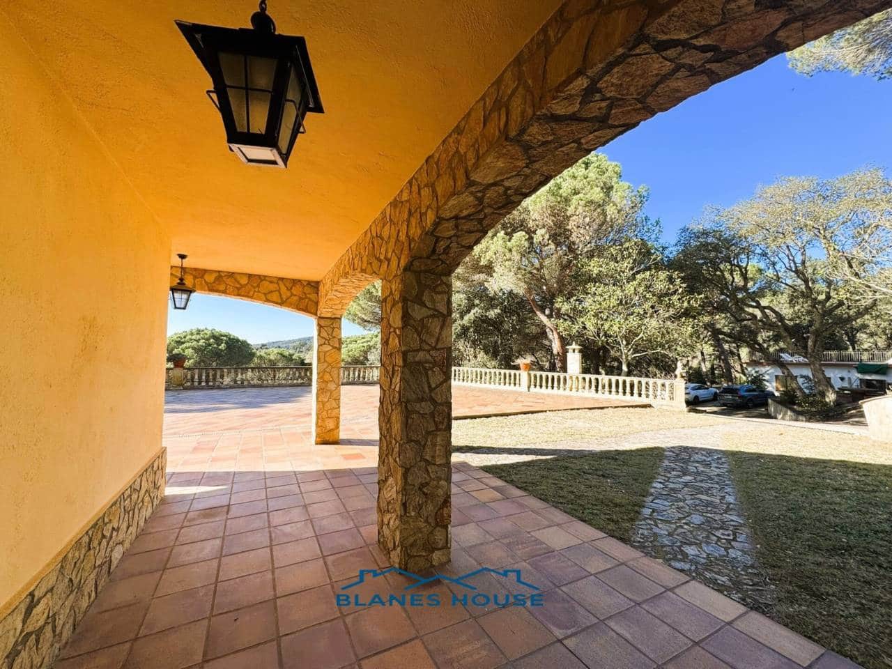 9 soveværelse Finca/Landehus til salg i Sant Feliu de Buixalleu med swimmingpool garage - € 1.250.000 (Ref: 8757232)