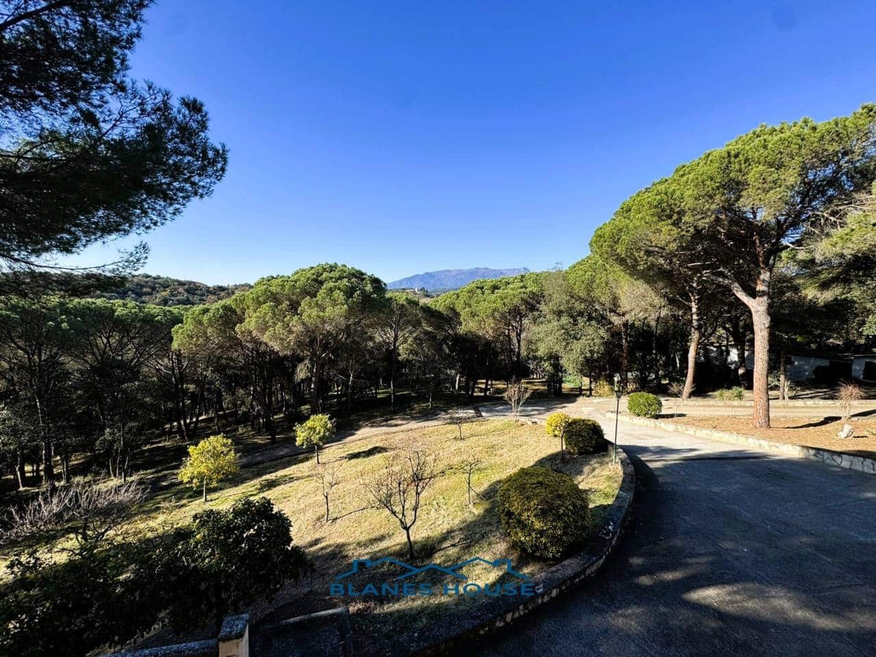 9 soveværelse Finca/Landehus til salg i Sant Feliu de Buixalleu med swimmingpool garage - € 1.250.000 (Ref: 8757232)