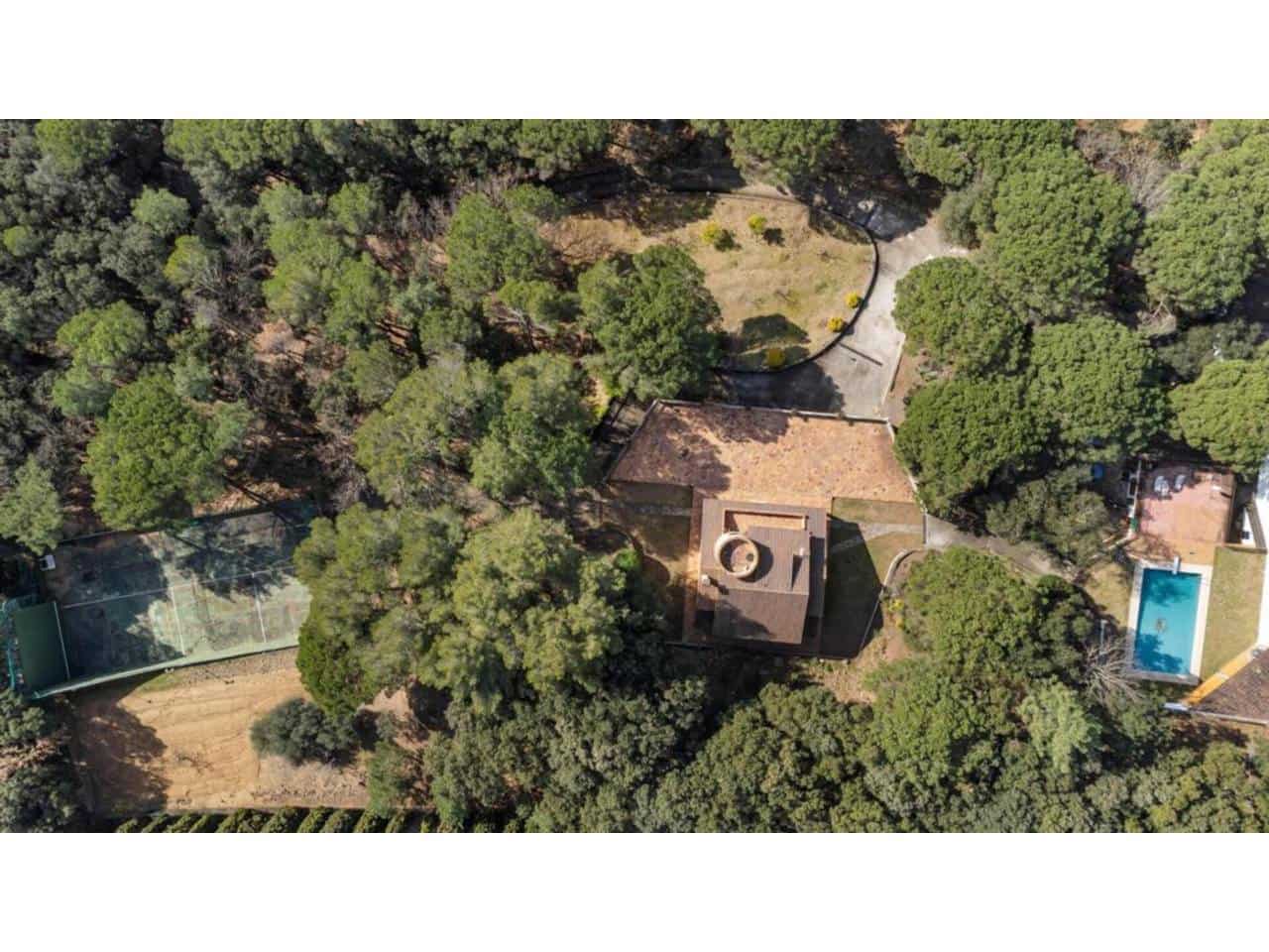 9 soveværelse Finca/Landehus til salg i Sant Feliu de Buixalleu med swimmingpool garage - € 1.250.000 (Ref: 8757232)